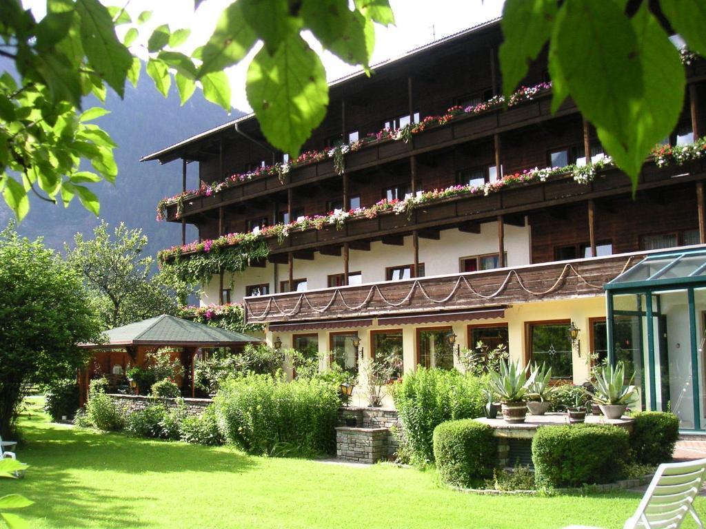 Hotel-Pension Strolz Mayrhofen Exterior foto