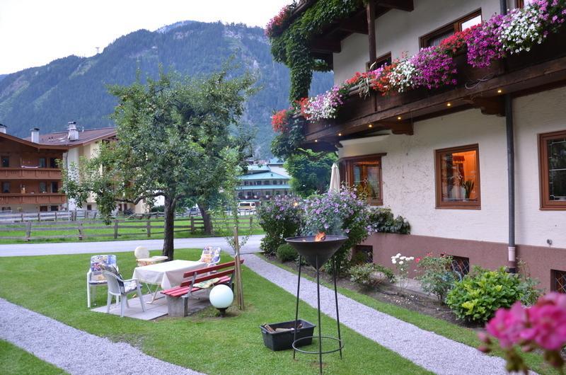 Hotel-Pension Strolz Mayrhofen Exterior foto